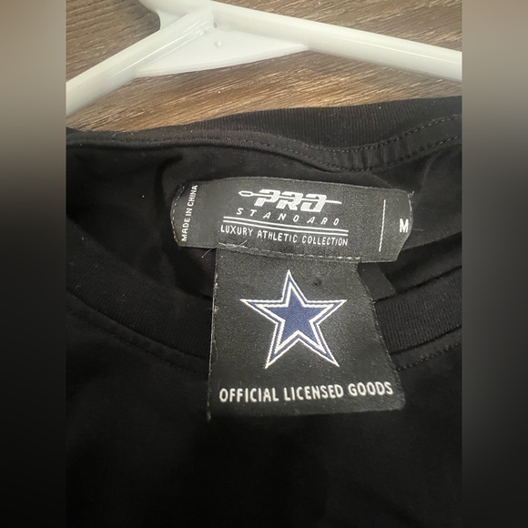Officially Liscensed NFL Dallas Cowboys ProStandard Black on Black T-shirt - Picture 2 of 10